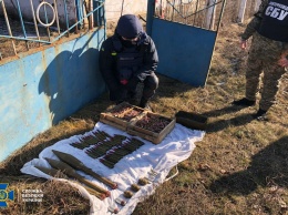 СБУ во время учений на Донбассе обнаружила настоящий тайник с боеприпасами