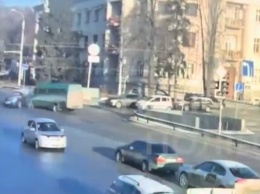 Появилось видео момента ДТП с маршруткой возле плотины ДнепроГЭС в Запорожье