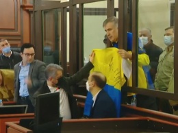 Саакашвили в грузинском суде спел гимн Украины