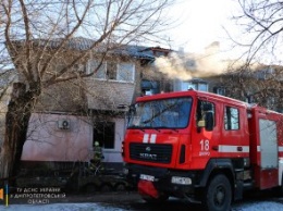 Ликвидируя пожар в одной из квартир Самарского района Днепра, бойцы ГСЧС спасли женщину (ВИДЕО)