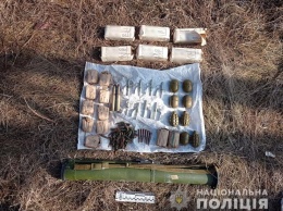 В Запорожье в заброшенном гараже нашли гранатомет с гранатами