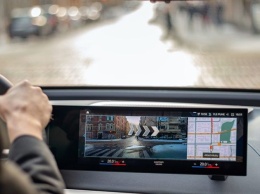 Электромобиль BMW iX получил AR-приложение финской Basemark для парковки и маневров