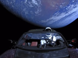 Четыре года назад Илон Маск запустил Tesla в космос: где сейчас находится автомобиль