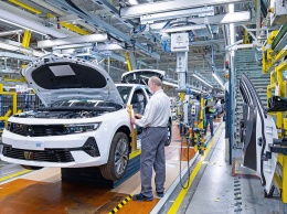 Новый Opel Astra встал на конвейер