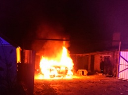 В Днепропетровской области за ночь сгорели три автомобиля