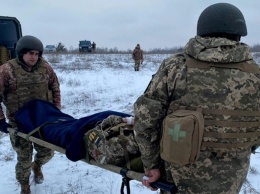 На Донбассе три обстрела, ранен военный