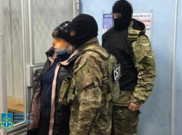 На Луганщине задержали женщину по подозрению в передаче данных о сотрудниках СБУ