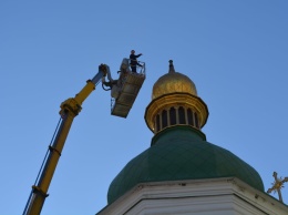 Крест, который упал с купола Софийского собора, начали реставрировать