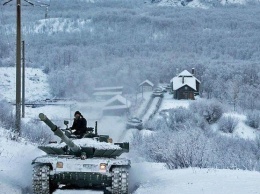 Россия отправила к границе с Украиной тысячи военных