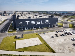416 тысяч авто: регулятор США расследует жалобы на проблемы с тормозами в Tesla