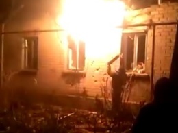 Станица Луганская опять под обстрелом: горят дома, поселок практически весь обесточен