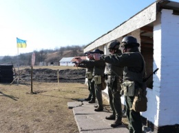 Тяжело в ученье, легко в бою: на полигоне в криворожской воинской части нацгвардейцев прошли учебные стрельбы