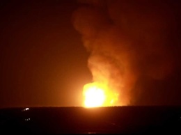 В Луганске прозвучали два мощных взрыва: горит газопровод и заправка (фото, видео)