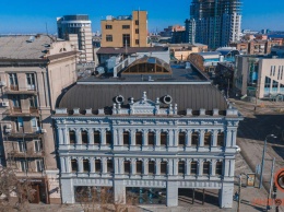 В Днепре отремонтировали фасад исторического здания ТЦ Library