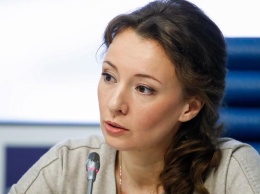 Кузнецова: Общественные приемные "ЕР" будут оперативно консультировать беженцев с Донбасса
