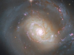 Телескоп Хаббл показал галактический вальс в созвездии Пегаса