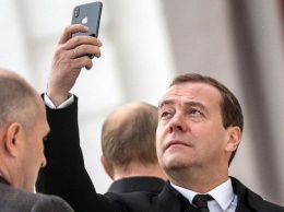 Дмитрий Медведев заявил, что реакция мира на войну в Украине - повод "рассматривать их в бинокли и оружейную оптику»