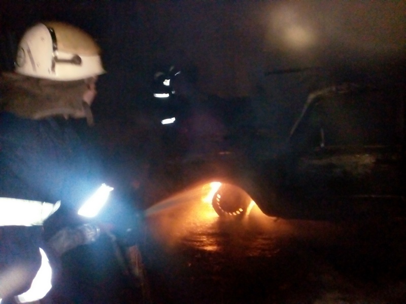 В Березнеговатском районе чуть не сгорела хозпостройка с «шестеркой»