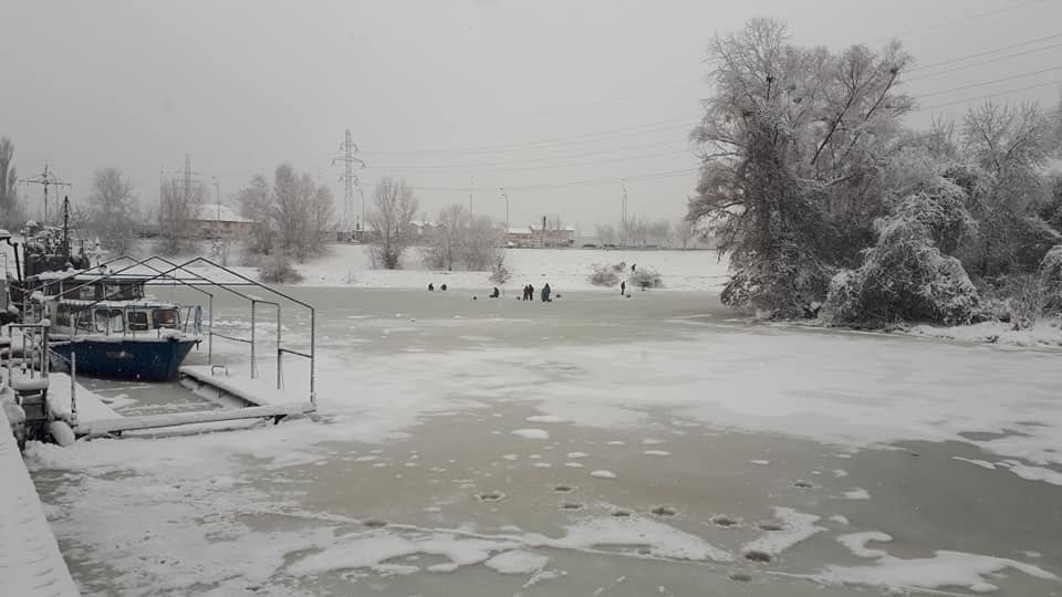 В Николаевской области четверо подростков провалились под лед
