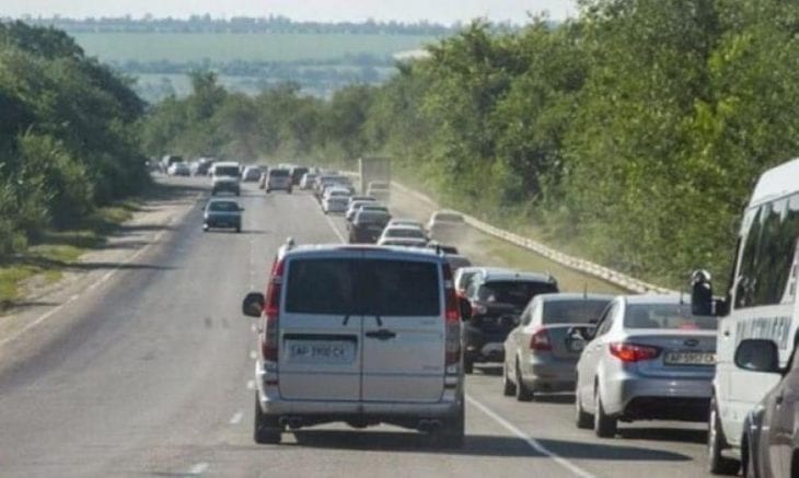 На Азовское море из Днепра дорога затруднена: в час пик работает реверсивное движение (График)