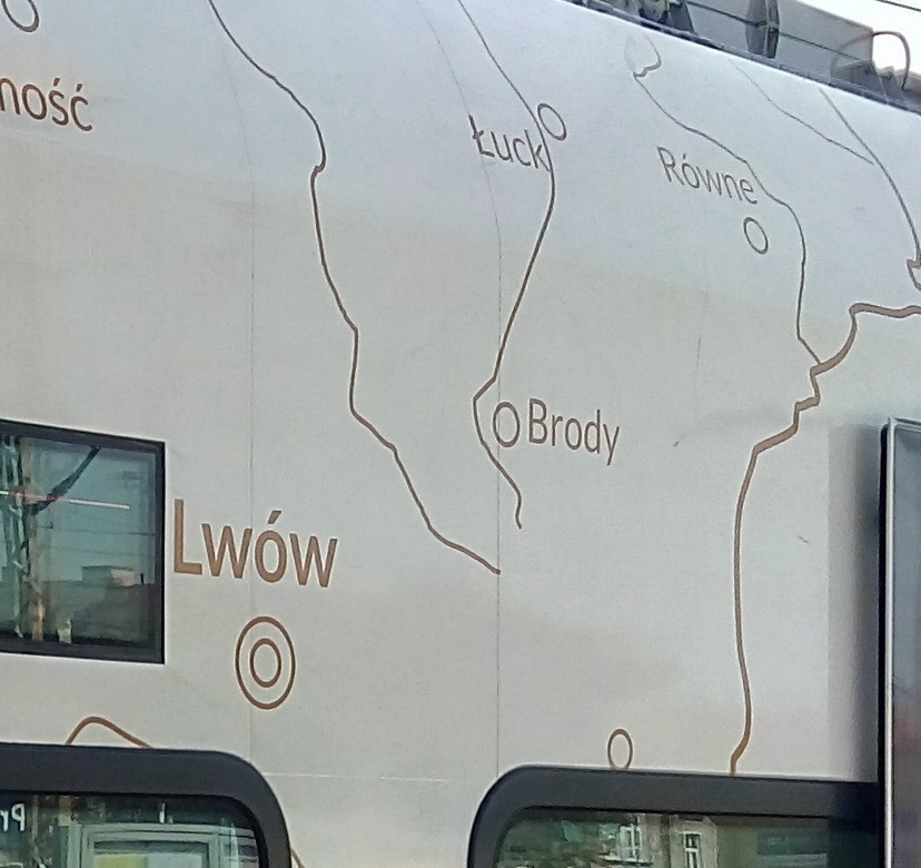 Чьи же Львов и Ривне? В Польше оскандалились с картой на поезде