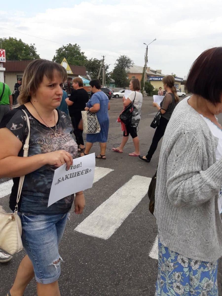 В День знаний устроили скандал в Харьковской области
