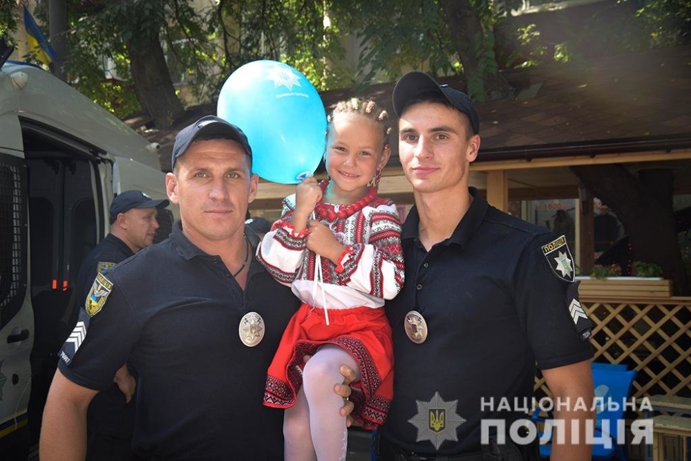 В Николаеве полицейские поздравили школьников с Днем знаний, - ФОТО