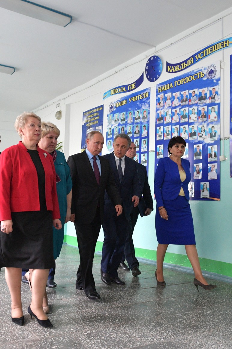 Путин осмотрел школу в Тулуне и поздравил учеников с Днем знаний