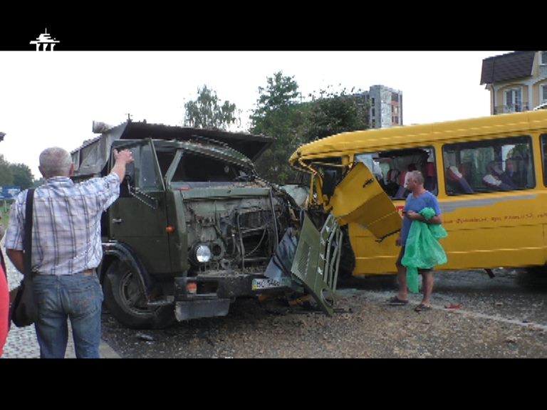 Автобус с украинцами разбился на популярном курорте: подробности и фото с места ДТП