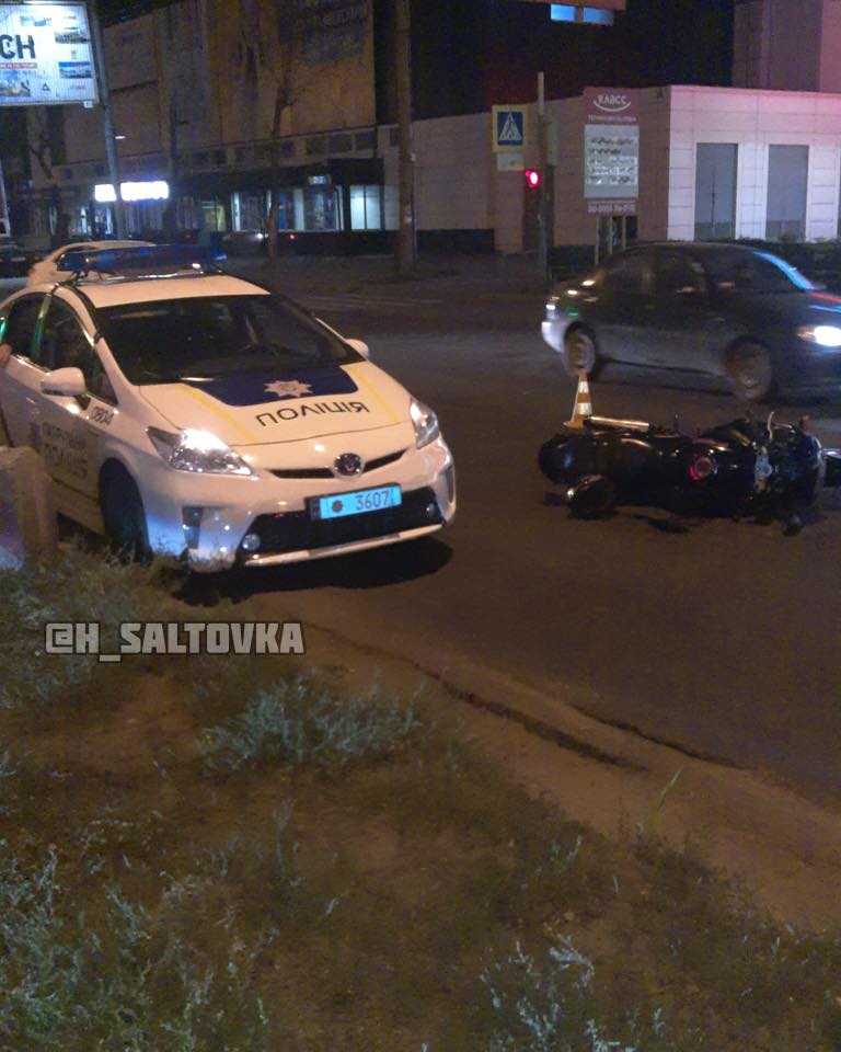 Женщина с ребенком получили травмы посреди проспекта в Харькове (фото)