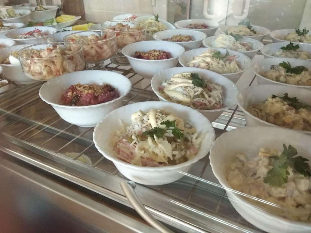 Поесть, как мэр: сколько стоит обед в столовой Запорожского городского совета (ФОТО)