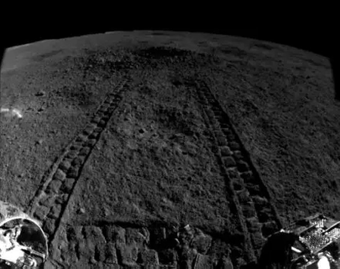 Китайский аппарат обнаружил на Луне необычное вещество