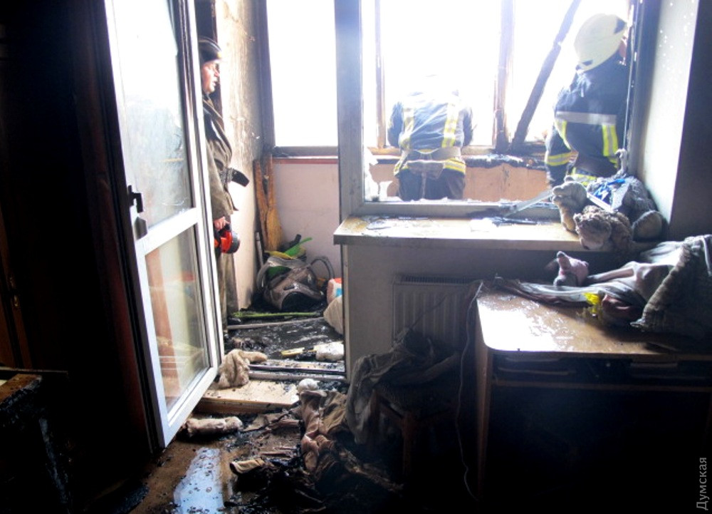 На одесской Молдаванке горела десятиэтажа: из горящей квартиры вынесли хозяйку