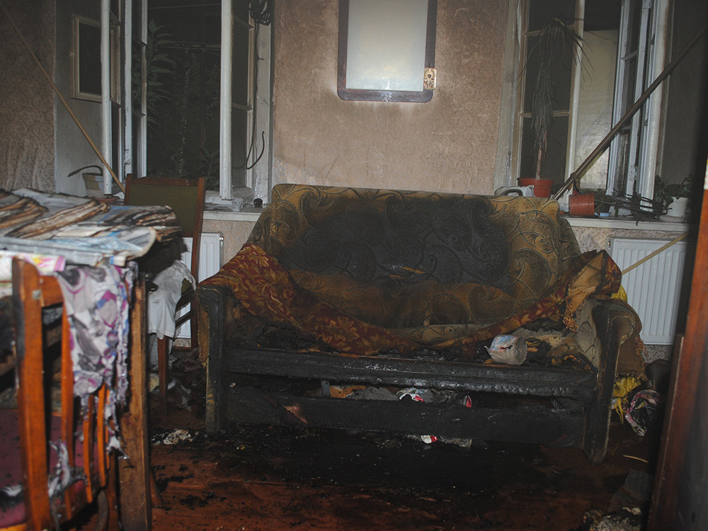На Николаевщине женщины чуть не сгорели дома из-за неосторожного обращения с огнем, - ФОТО