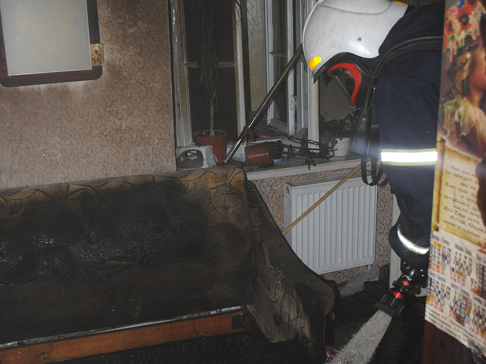 На Николаевщине женщины чуть не сгорели дома из-за неосторожного обращения с огнем, - ФОТО
