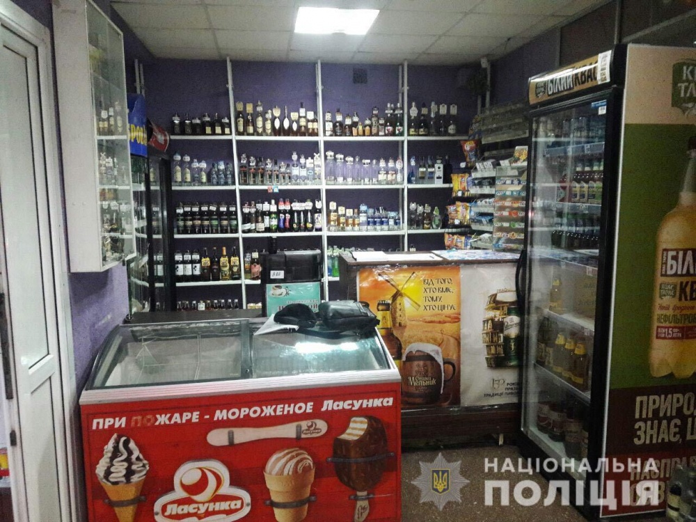 В Днепре полиция забрала 315 бутылок пива из подпольного магазина