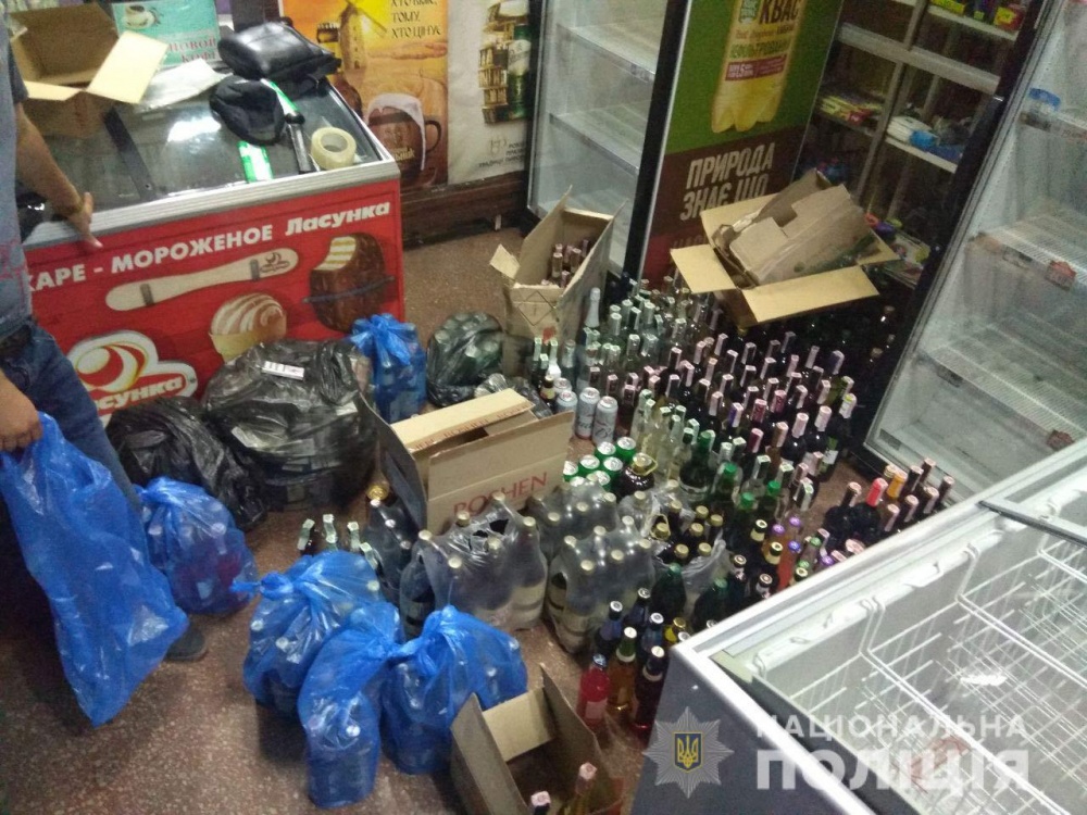 В Днепре полиция забрала 315 бутылок пива из подпольного магазина
