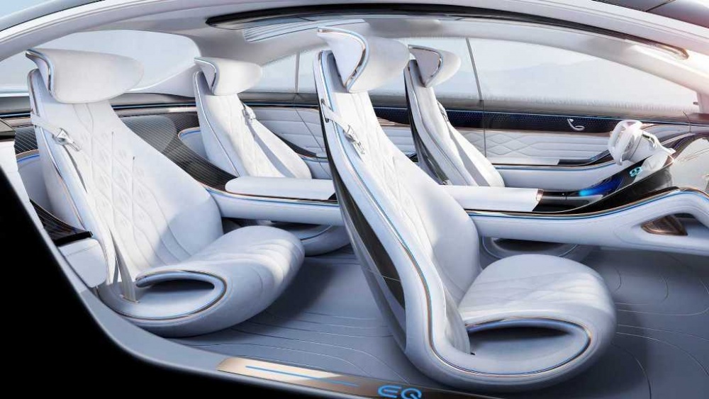 Интерьер концепта Mercedes EQ, ДТП с прототипом Skoda Octavia и десятки DeLoreans в одном гараже: ТОП автоновостей дня