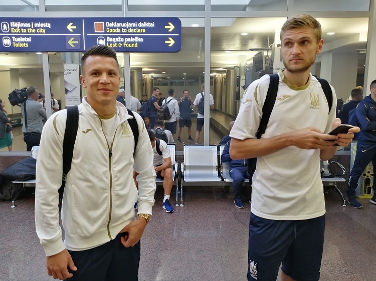 Сборная Украины по футболу прилетела в Вильнюс на игру отбора Евро-2020 против команды Литвы