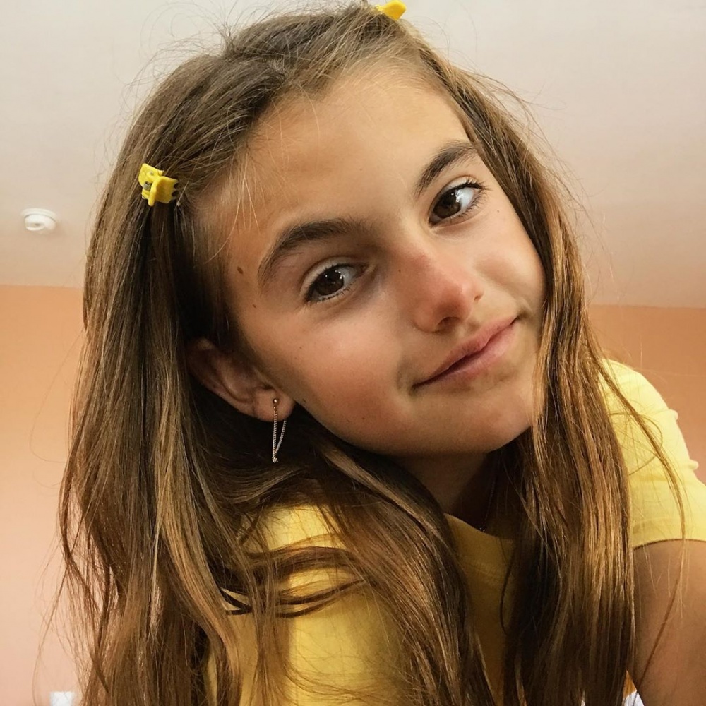 Словно подруги: Алесандра Амбросио показала редкое фото с 11-летней дочкой