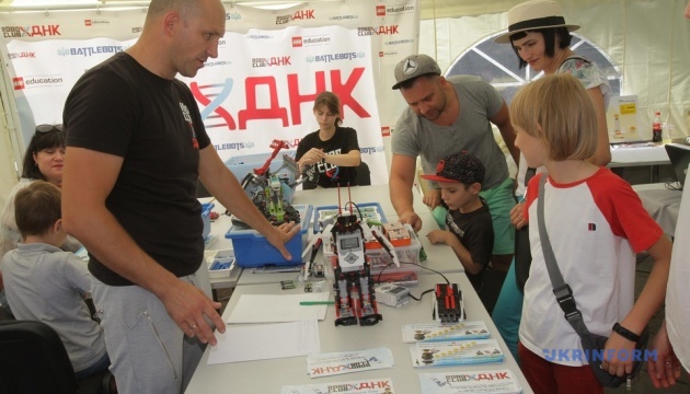 Шоу самодельных автомобилей и роботы-сумоисты: в Днипре прошел технопикник