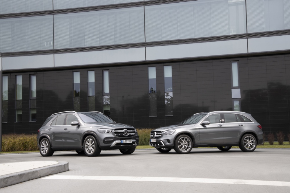 Mercedes-Benz рассекретил гибридные кроссоверы GLE и GLC