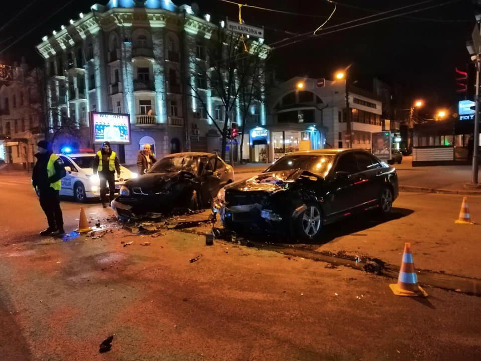 Водителю Mercedes, устроившему серьезное ДТП в Харькове, грозит 8 лет
