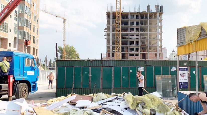 За неделю в Киеве демонтировали 26 незаконных временных сооружений