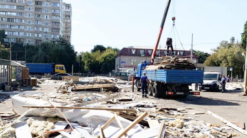 За неделю в Киеве демонтировали 26 незаконных временных сооружений
