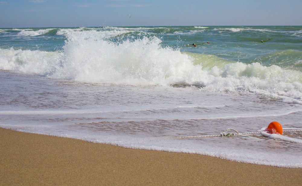 За два дня на пляже Черноморска спасли девять человек