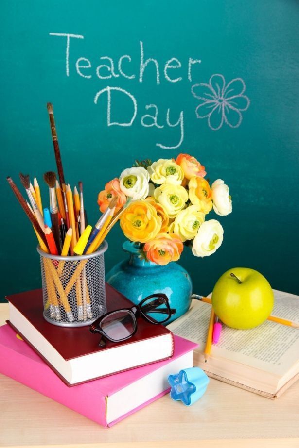 День учителя 2019: лучшие поздравления и открытки с праздником