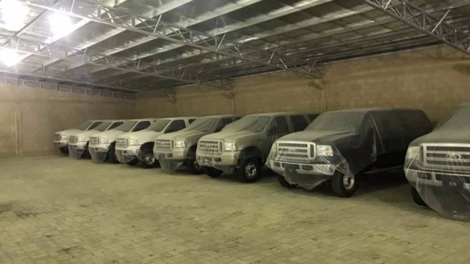 В Дубае обнаружены 10 новых внедорожников Ford, простоявших 15 лет