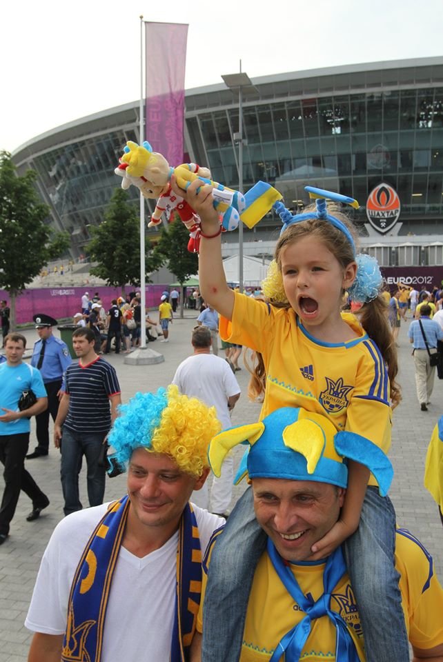 Этюд в сине-желтых тонах: как выглядел Донецк 15 июня 2012 года, - ФОТО