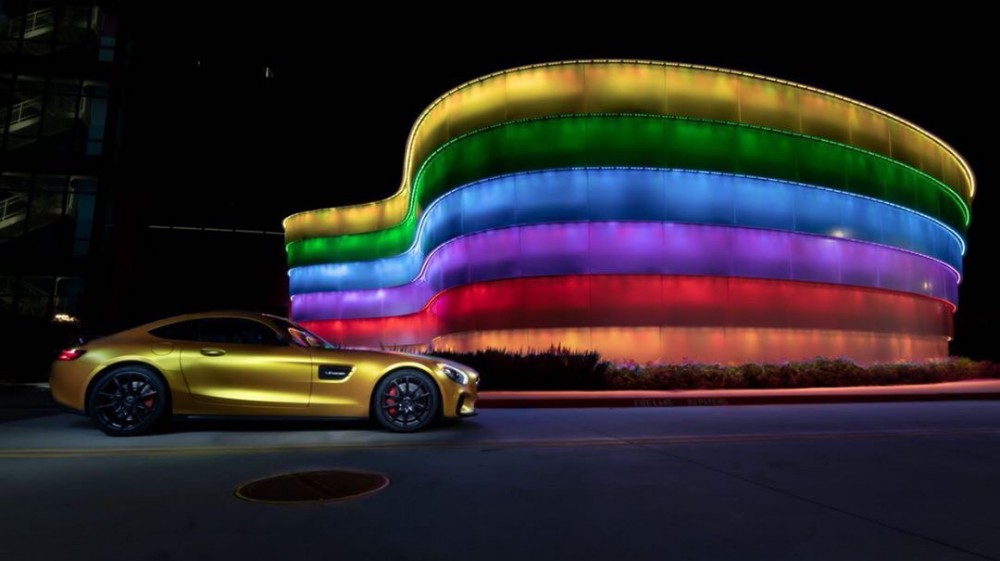 BMW, Toyota и Mercedes-Benz изменили логотипы, выступив в поддержку ЛГБТ-сообщества